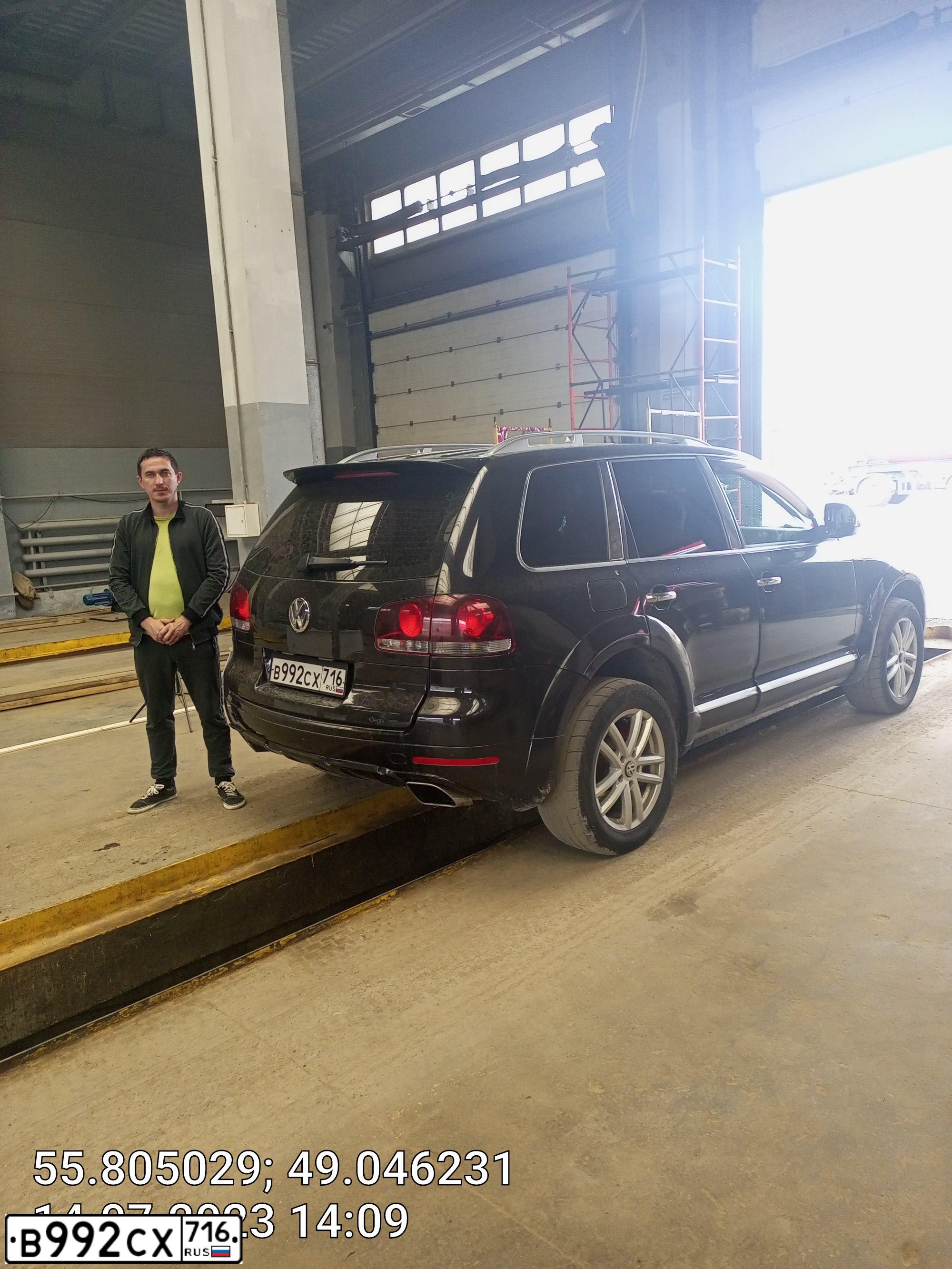 Фото автомобиля VOLKSWAGEN TOUAREG, 2008 — госномер В992СХ716