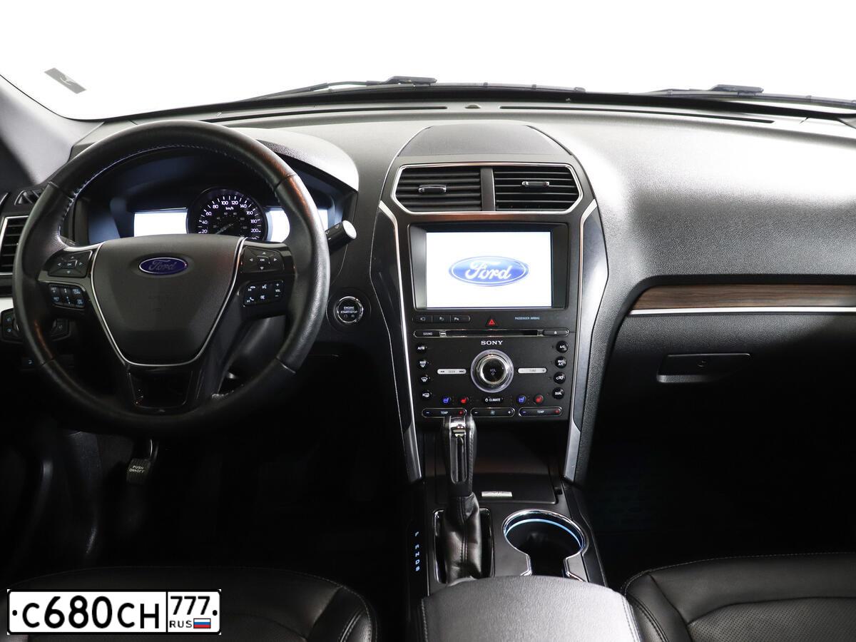 Фото автомобиля FORD EXPLORER, 2016 — госномер С680СН777. Цвет: Белый