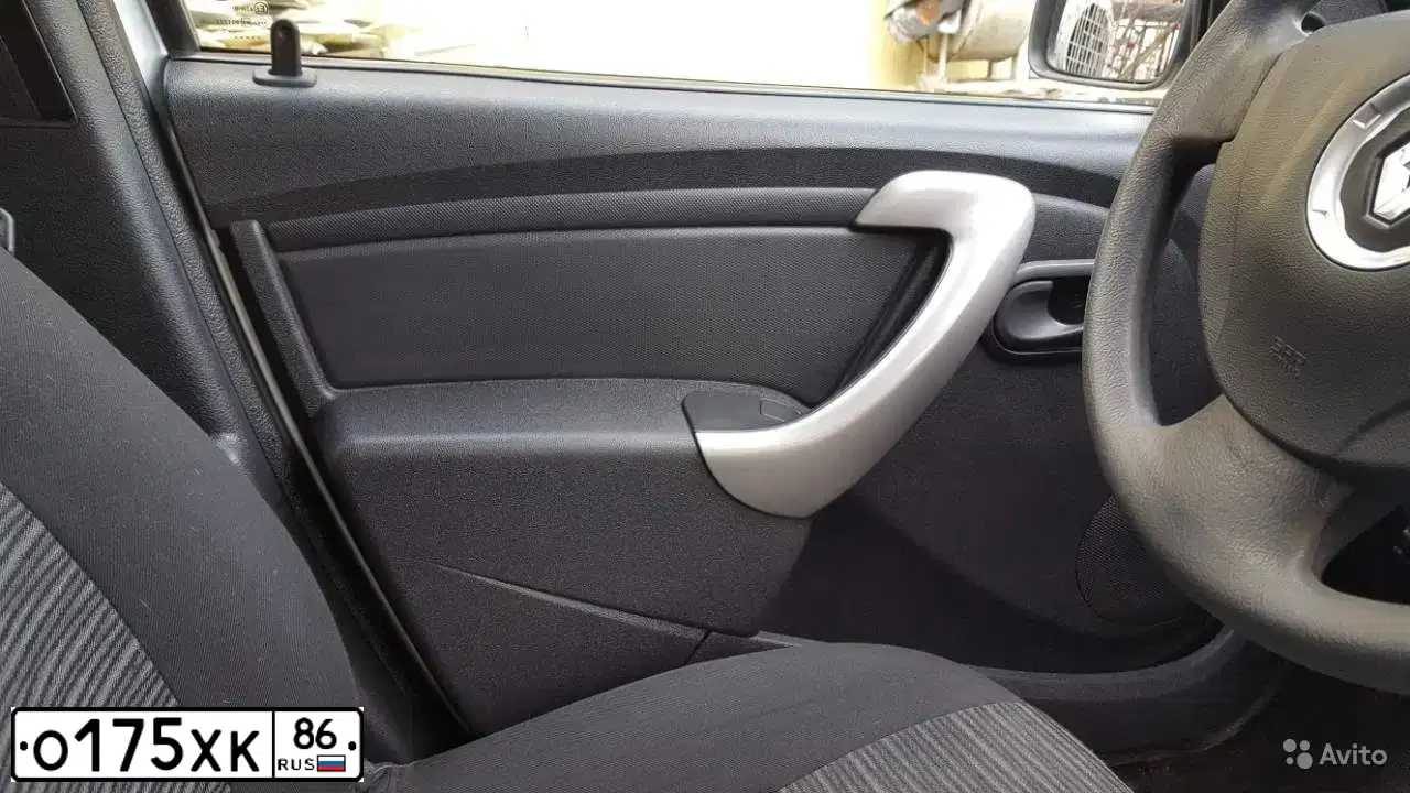 Фото автомобиля RENAULT LOGAN, 2012 — госномер Х972КА72. Цвет: СВЕТЛО-СЕРЫЙ