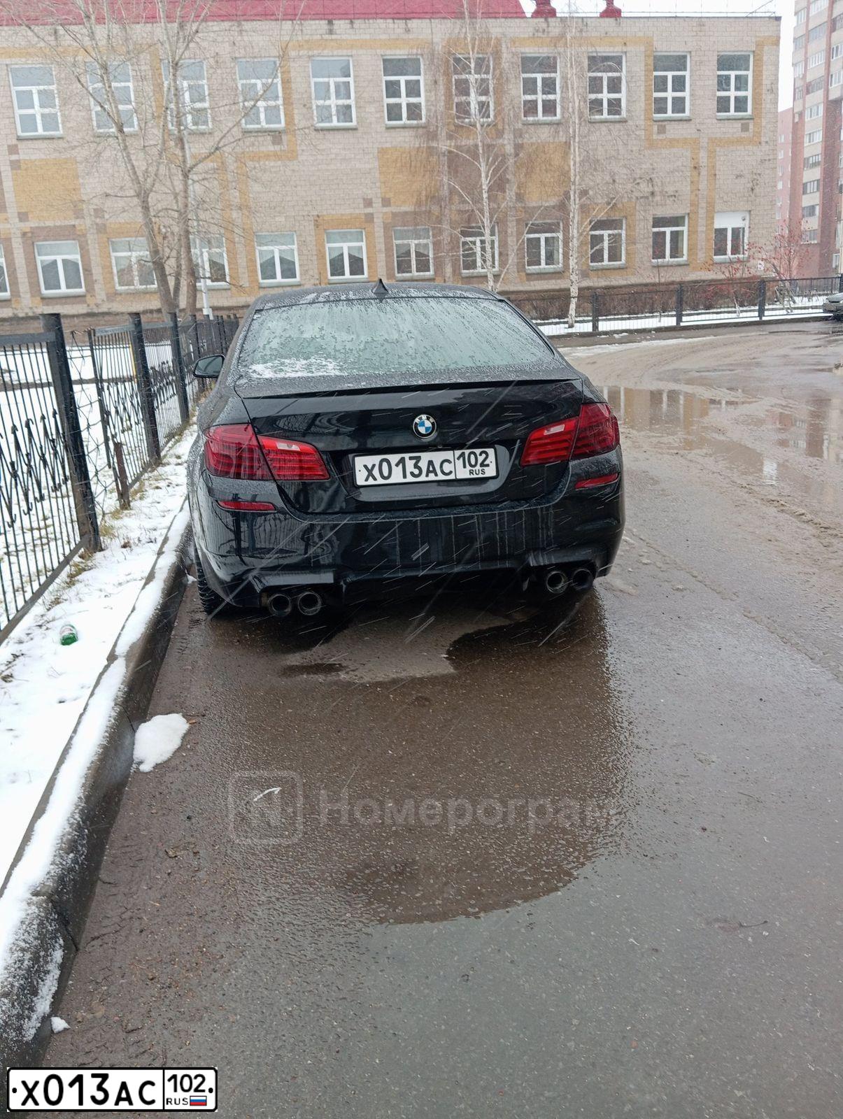 Фото автомобиля NISSAN X-TRAIL, 2011 — госномер Х013АС102. Цвет: Серебристый