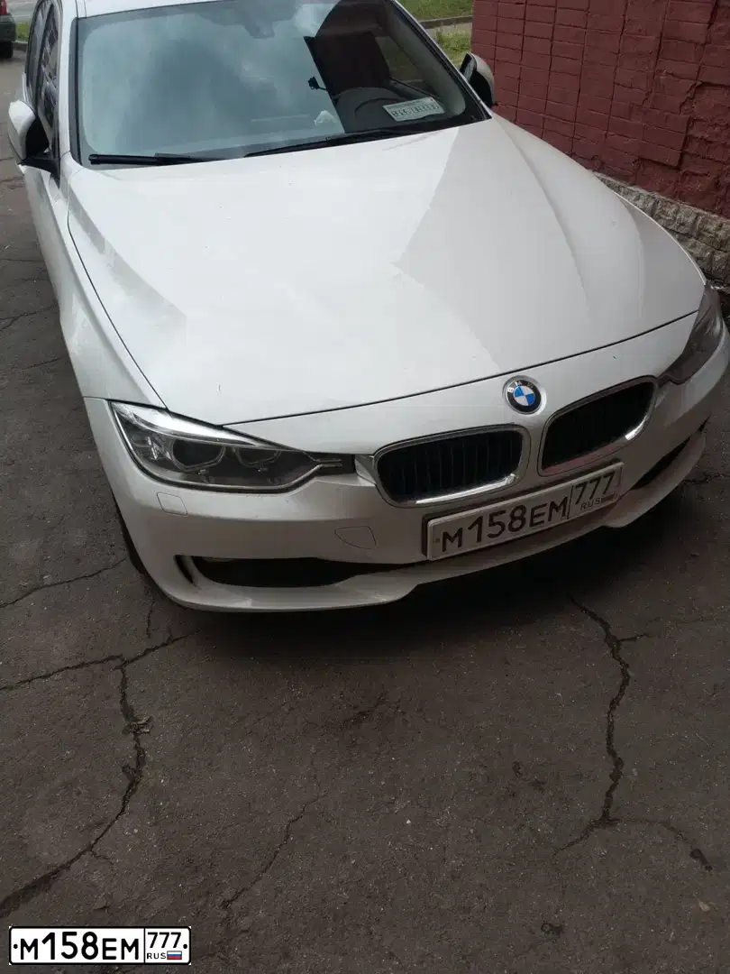 Фото автомобиля BMW SERIE 3, 2014 — госномер Т817НС790. Цвет: Белый