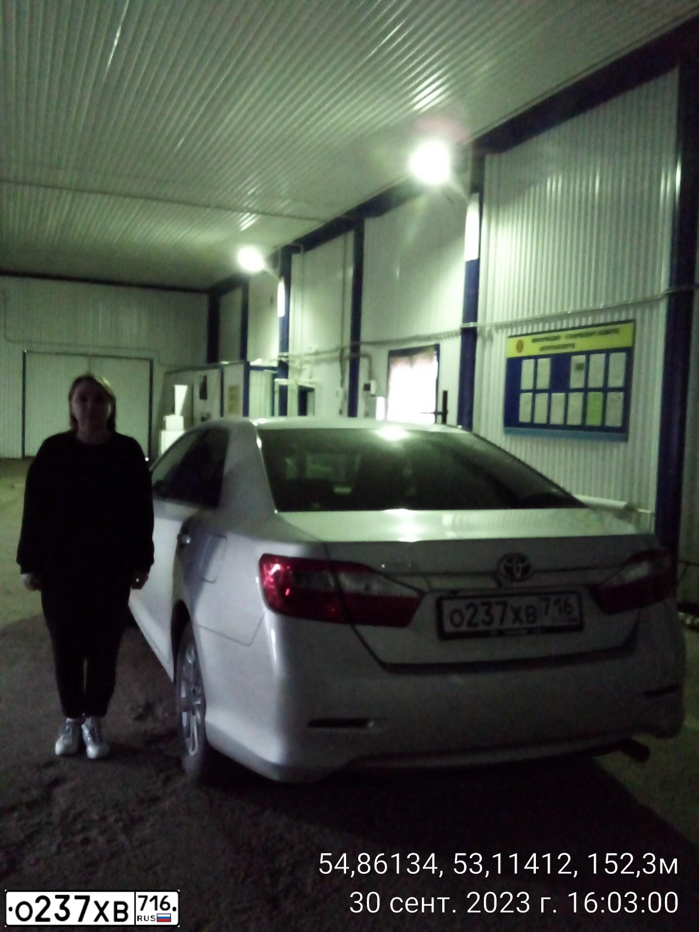 Фото автомобиля TOYOTA CAMRY, 2014 — госномер Н676РУ116. Цвет: СЕРЕБРИСТЫЙ МЕТАЛЛИК