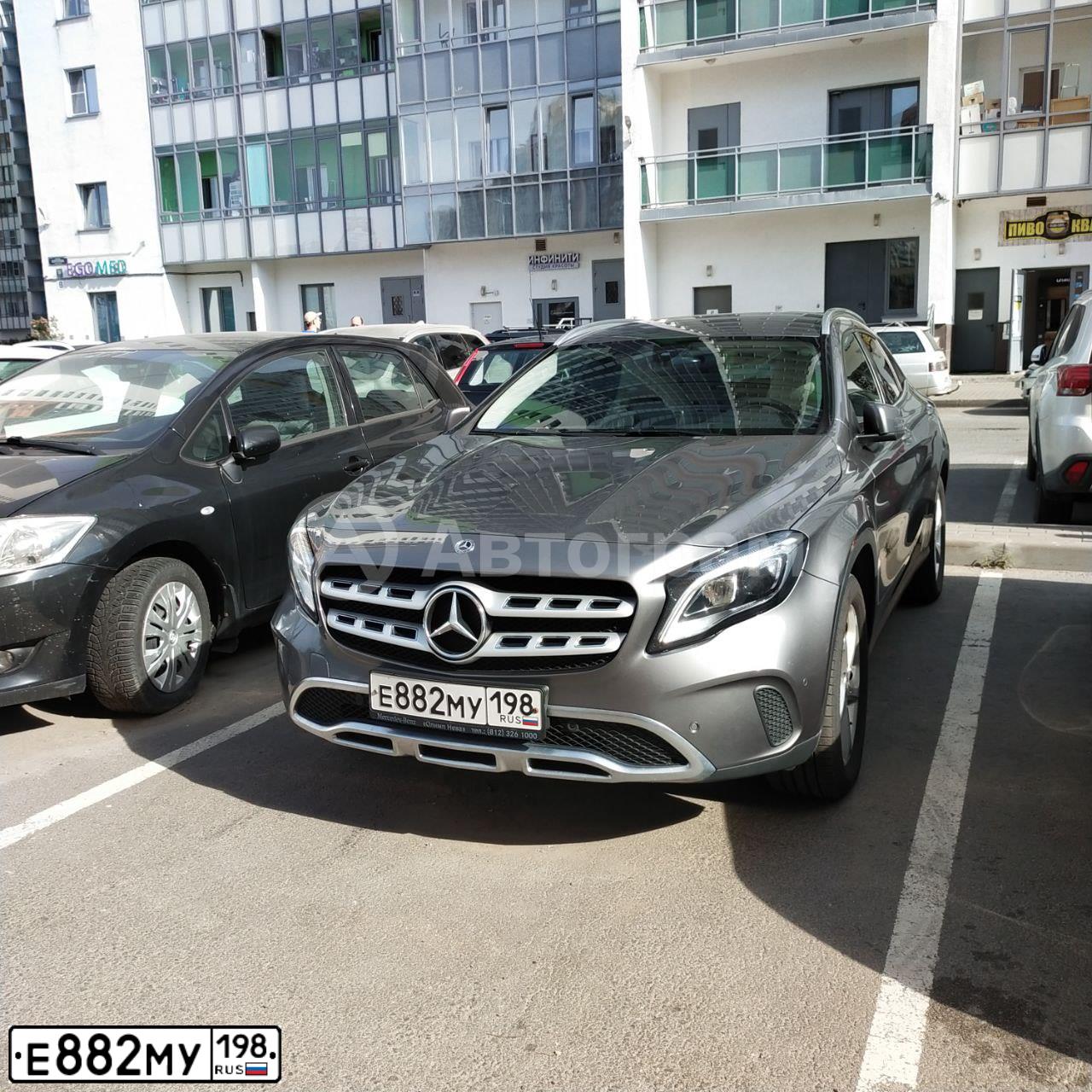 Фото автомобиля MERCEDES GLA-KLASSE, 2019 — госномер Е882МУ198. Цвет: Серый