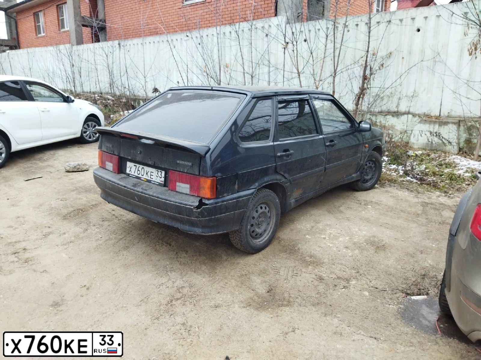 Фото автомобиля LADA 2114 SAMARA, 2010 — госномер К676ХЕ33. Цвет: Сине-Черный