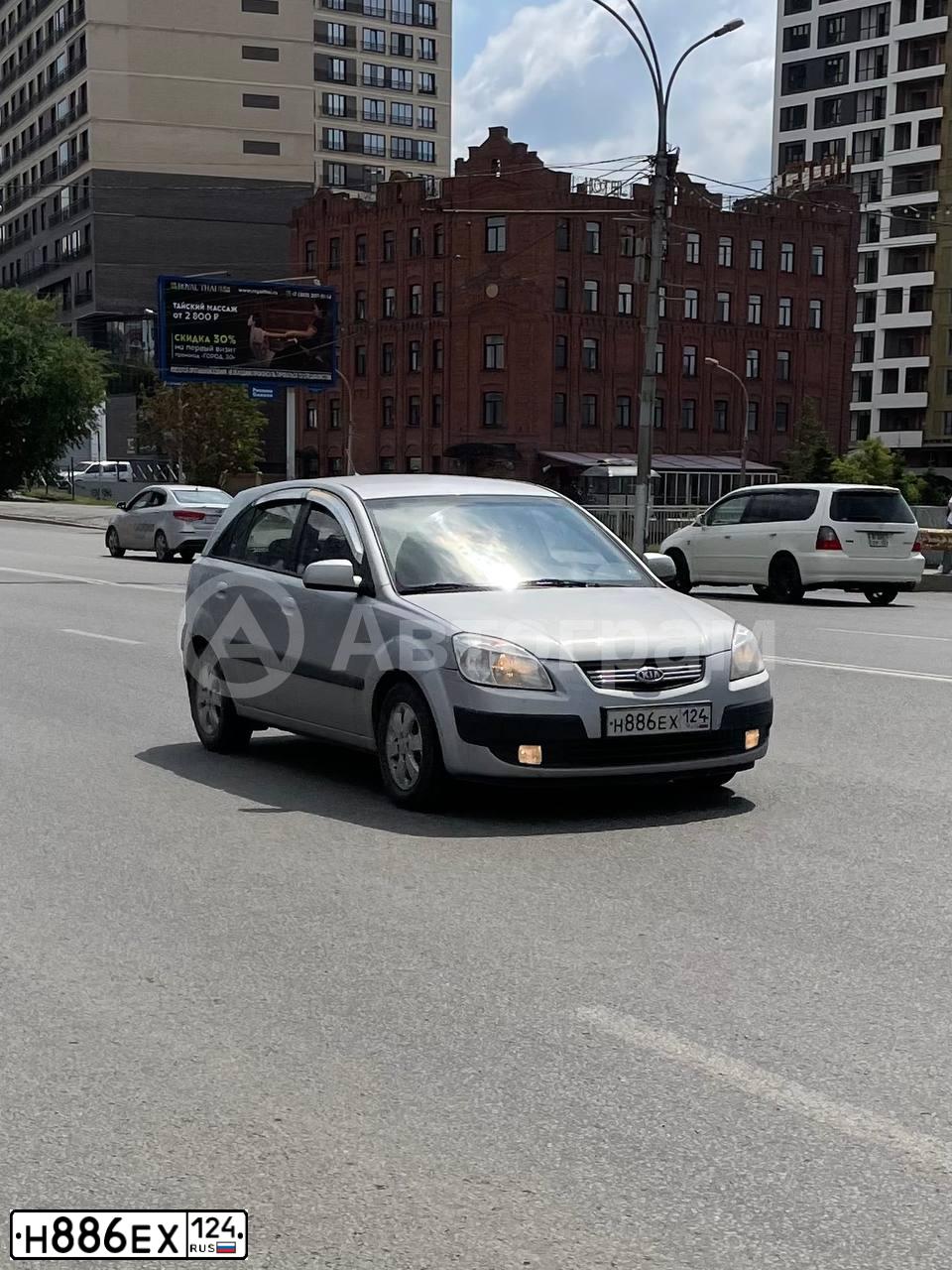 Фото автомобиля KIA PRIDE, 2008 — госномер М886ЕХ124. Цвет: СЕРЫЙ