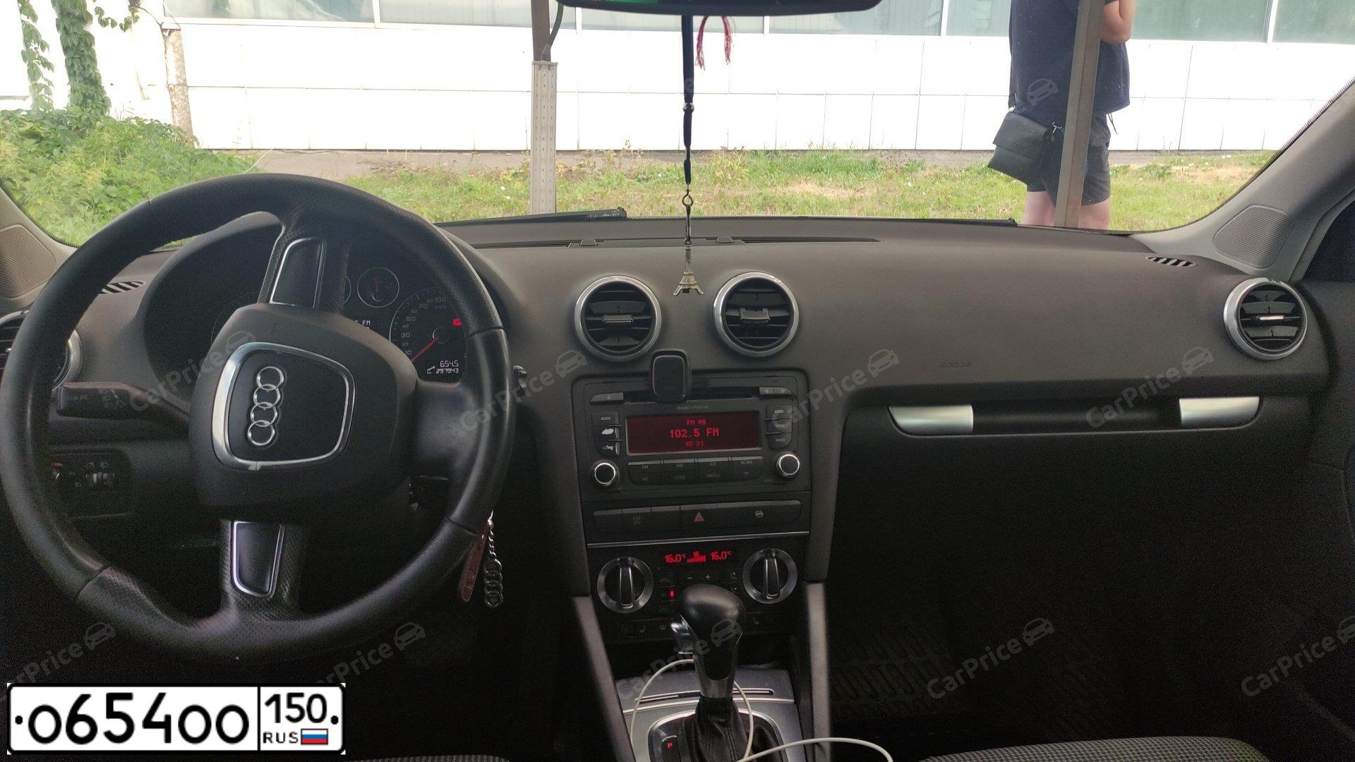 Фото автомобиля AUDI A4, 2015 — госномер В874ХС125. Цвет: Белый