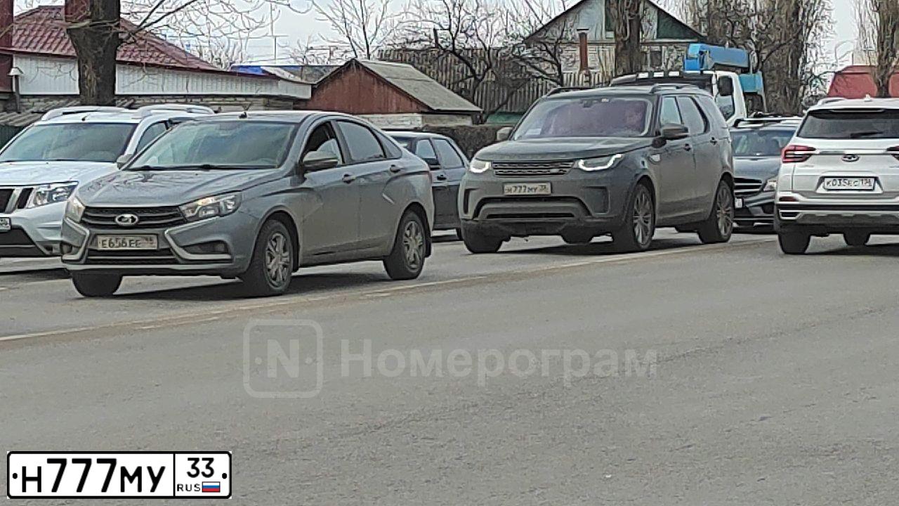 Фото автомобиля MAZ 5432 /4X2/, 2003 — госномер Х607ТР33. Цвет: белый(серый)