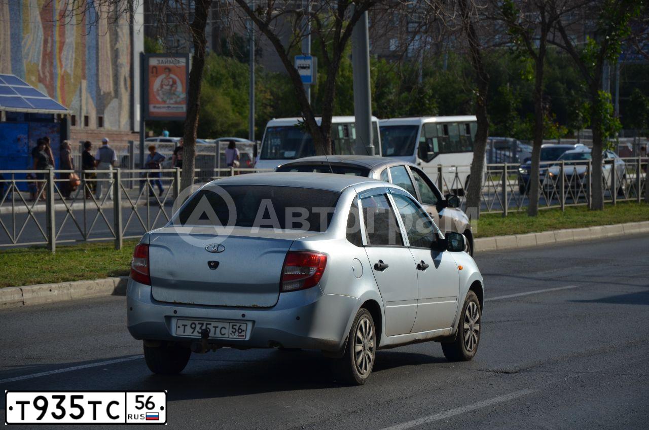 Фото автомобиля LADA 2190 GRANTA, 2012 — госномер Т935ТС56. Цвет: ГОЛУБОЙ