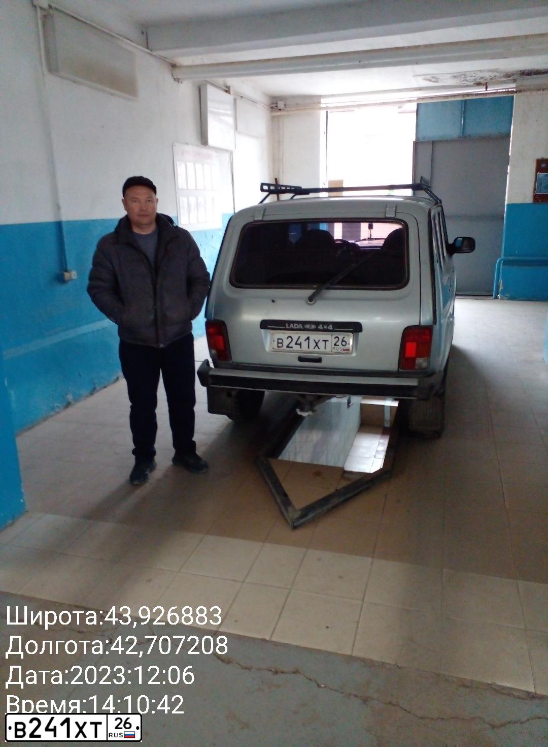 Фото автомобиля LADA 2131 NIVA, 2012 — госномер В241ХТ26. Цвет: СВЕТЛО-СЕРЕБРИСТЫЙ МЕТАЛЛ