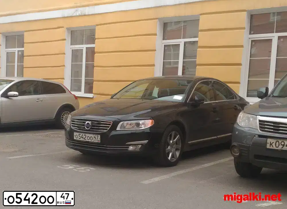 Фото автомобиля VOLVO S80, 2013 — госномер О547ОО47. Цвет: ЧЕРНЫЙ
