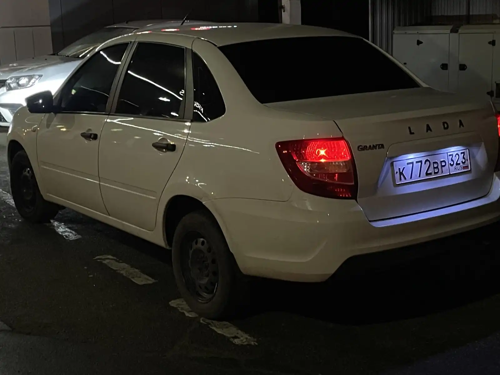 Фото автомобиля LADA 2190 GRANTA, 2019 — госномер К772ВР323. Цвет: Белый
