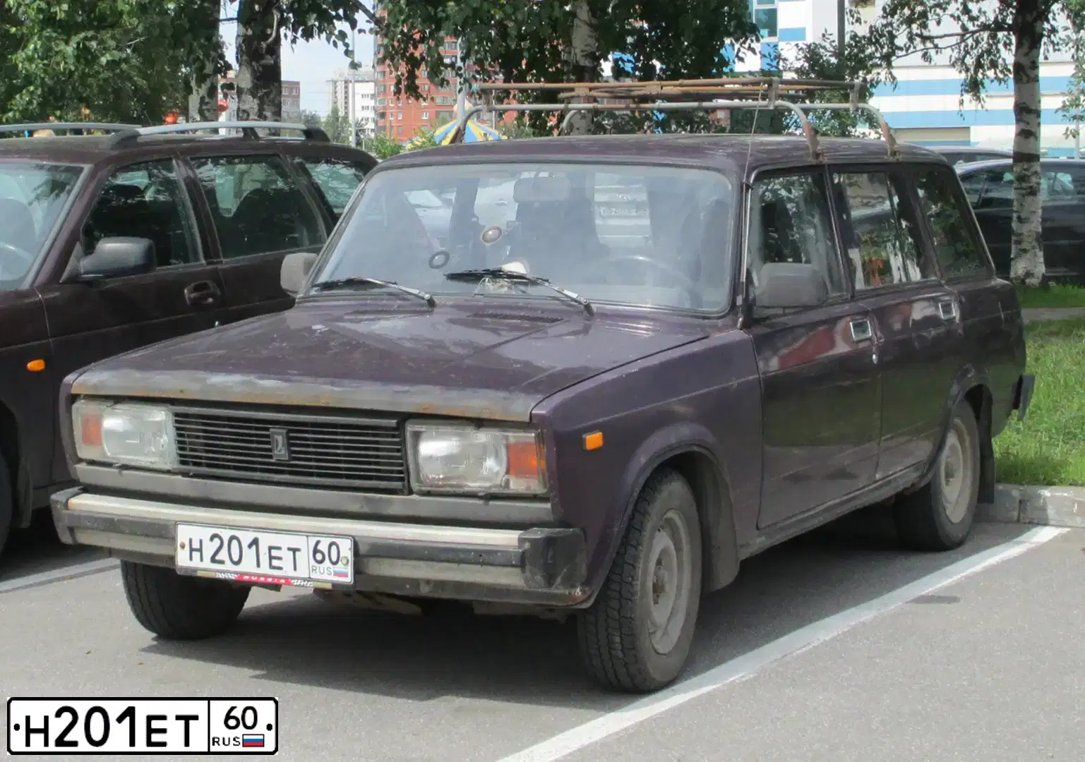 Фото автомобиля LADA 2104, 1997 — госномер Н201ЕТ60. Цвет: ФИОЛЕТОВЫЙ