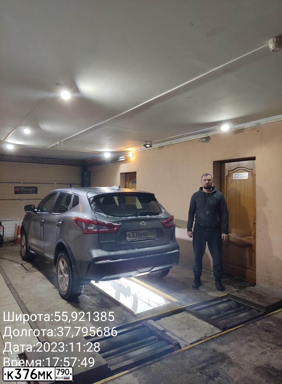 Фото автомобиля NISSAN QASHQAI, 2019 — госномер О563ОР799. Цвет: Серый