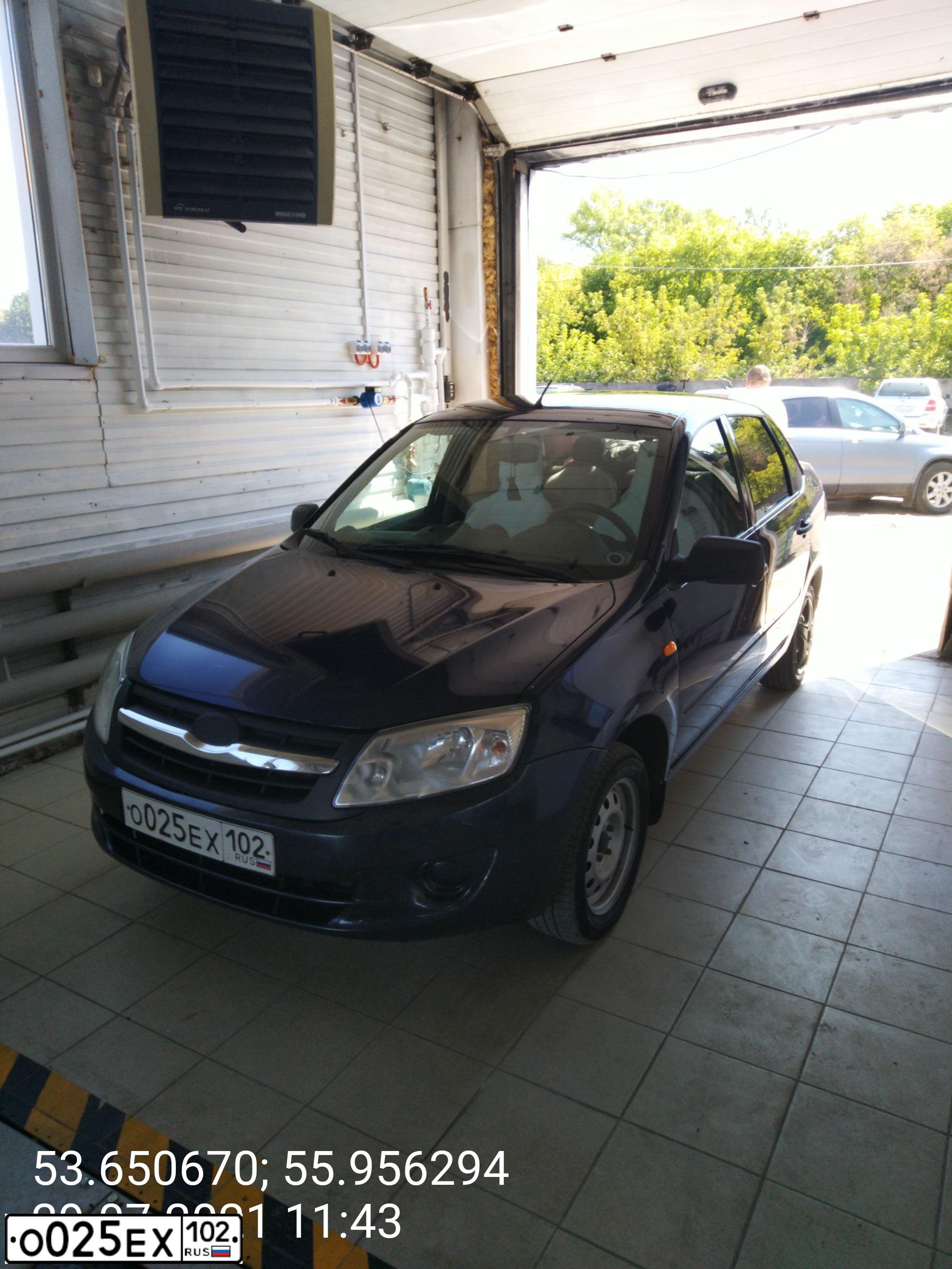 Фото автомобиля LADA GRANTA, 2012 — госномер Н104ОТ702. Цвет: синий