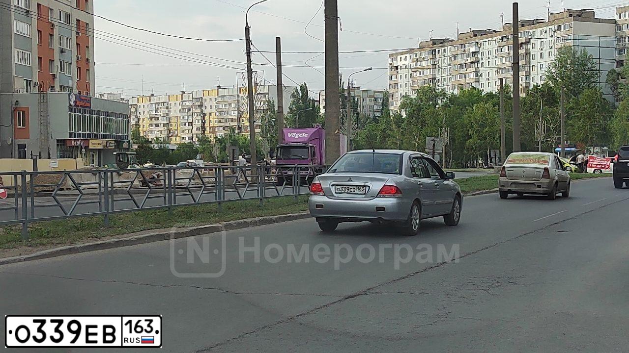 Фото автомобиля MITSUBISHI LANCER, 2006 — госномер Е935ВМ76. Цвет: СИНИЙ