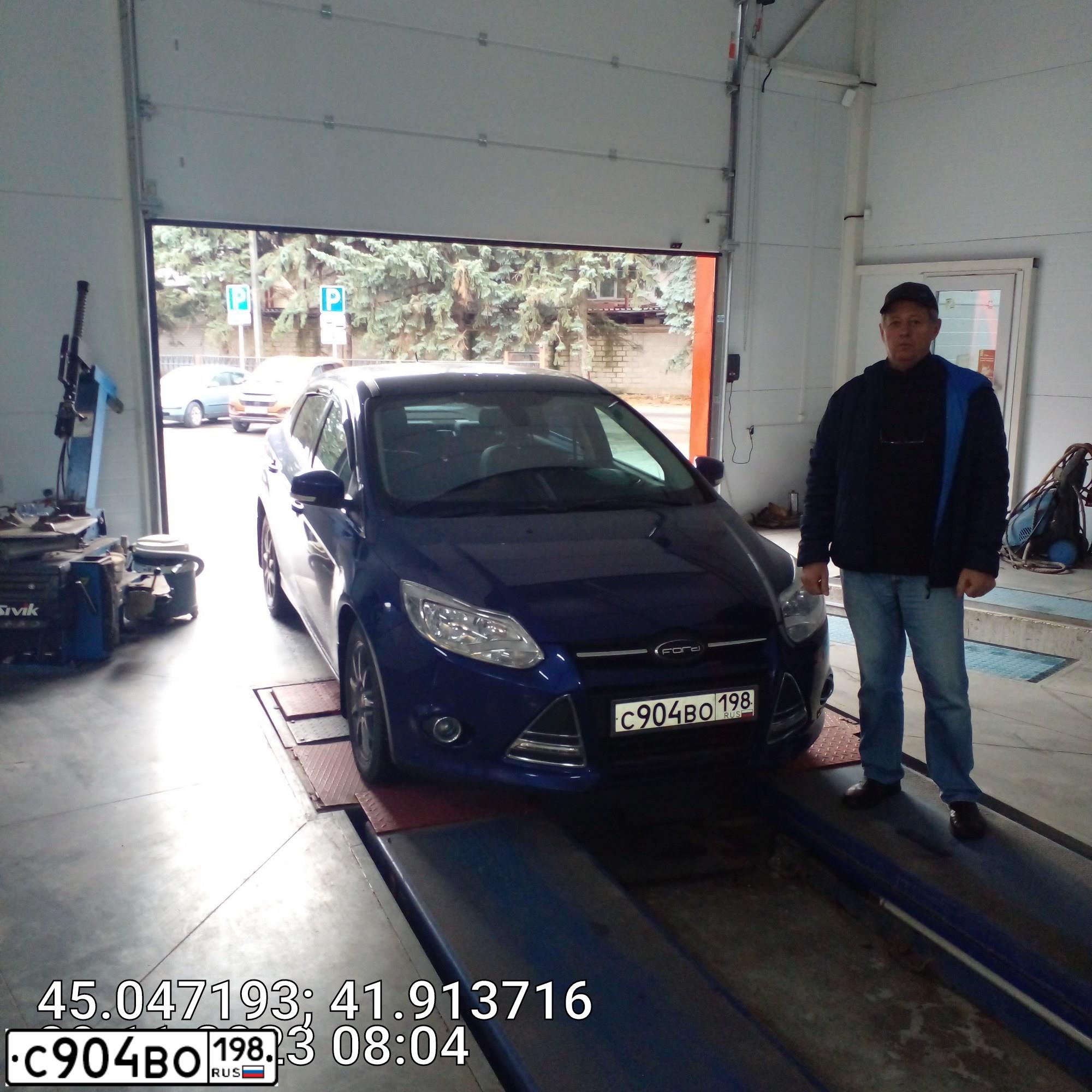 Фото автомобиля FORD FOCUS, 2014 — госномер С300ТТ178. Цвет: СИНИЙ