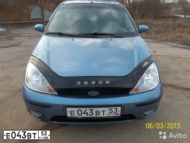 Фото автомобиля FORD FOCUS, 2002 — госномер Е043ВТ53. Цвет: СИНИЙ (ГОЛУБОЙ)