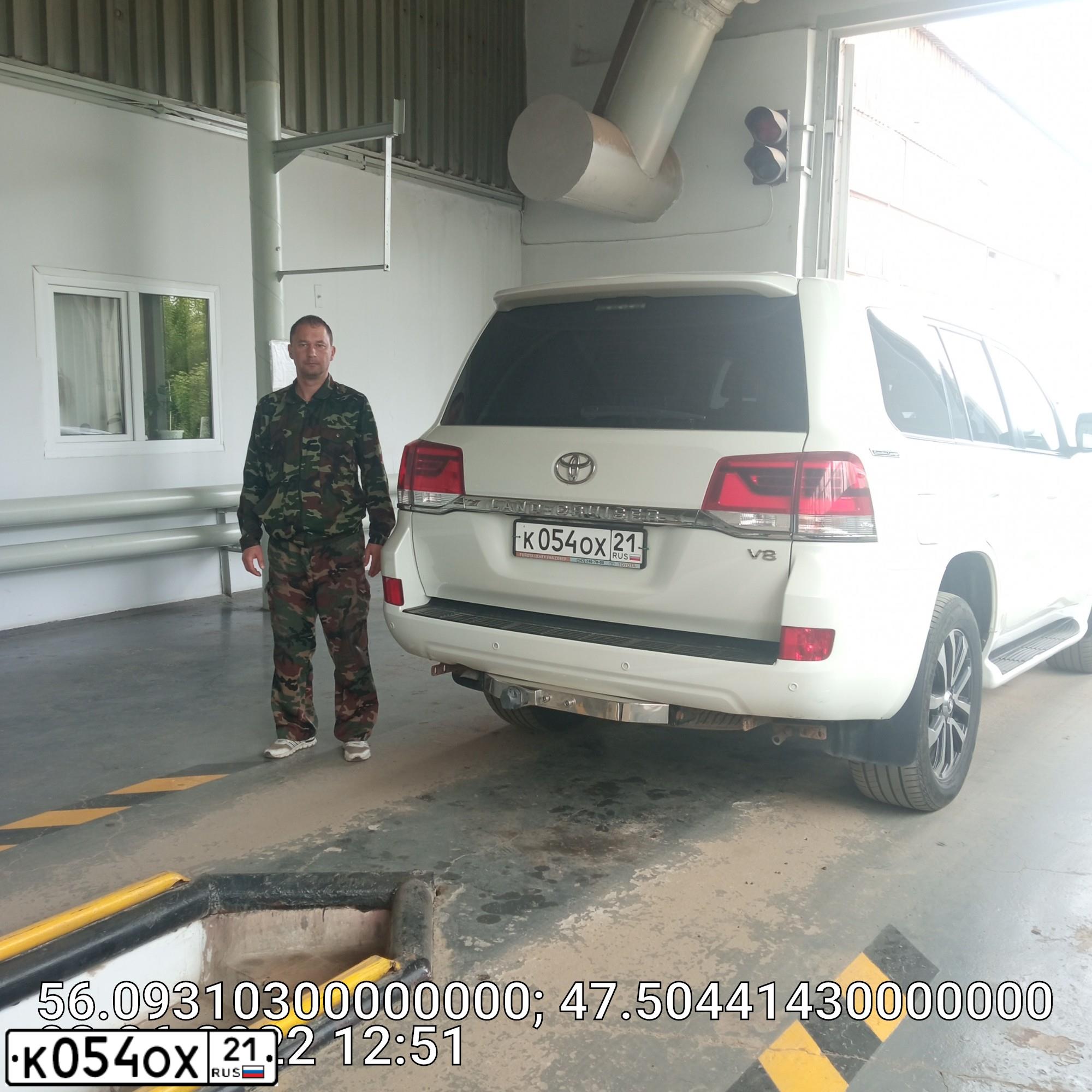 Фото автомобиля TOYOTA LANDCRUISER 200, 2015 — госномер К054ОХ21. Цвет: Белый
