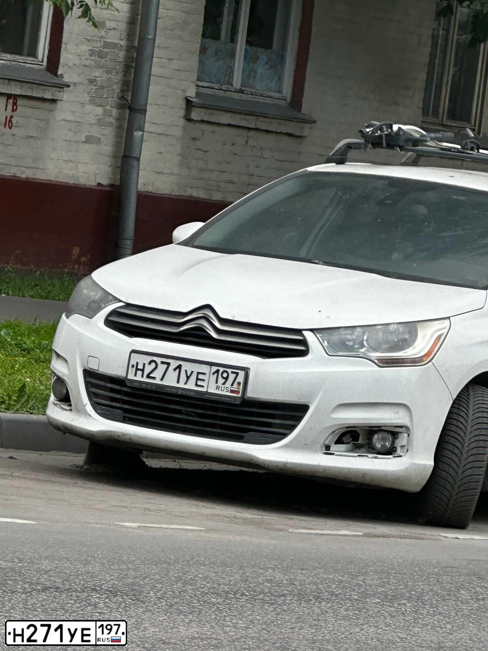 Фото автомобиля CITROEN C4, 2012 — госномер Н271УЕ197. Цвет: Белый