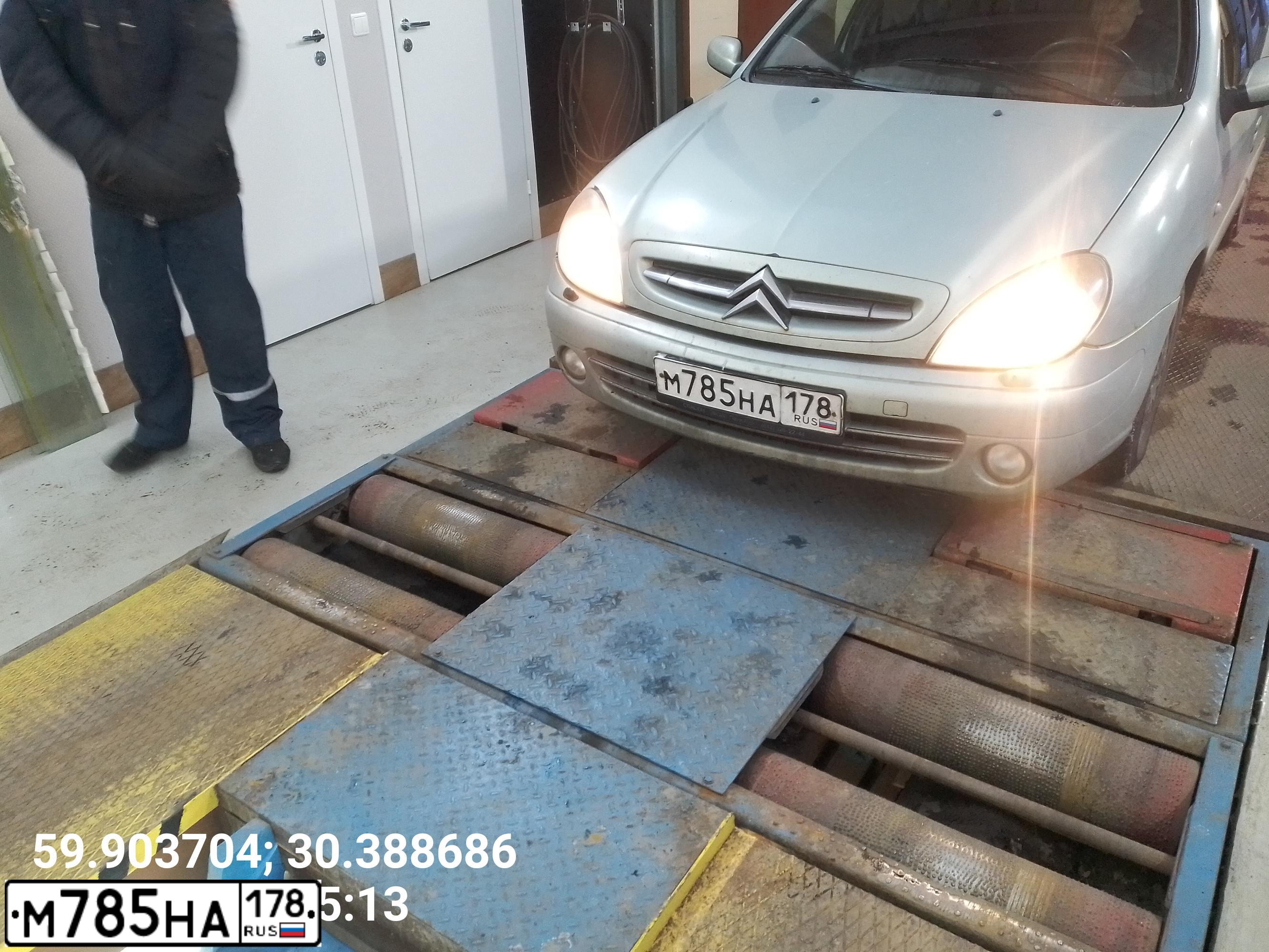 Фото автомобиля CITROEN XSARA, 2003 — госномер М785НА178. Цвет: СВЕТЛО-САЛАТОВЫЙ