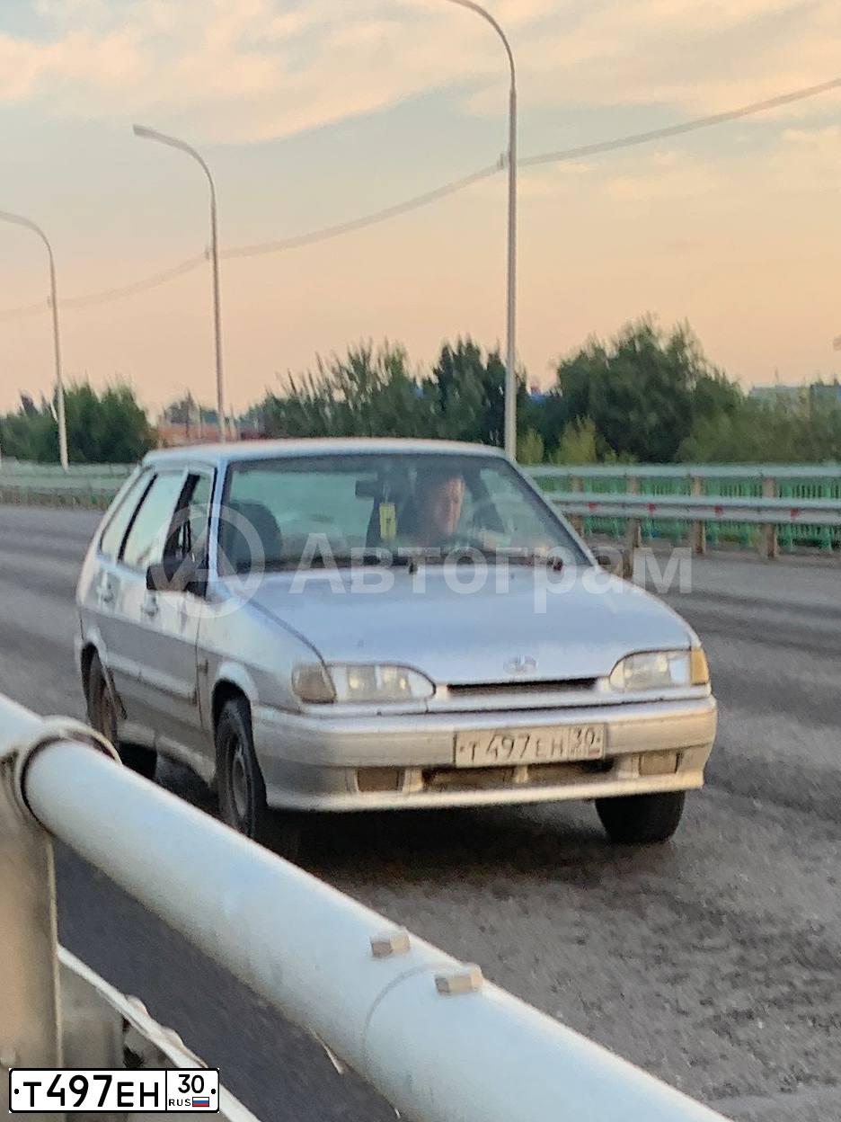 Фото автомобиля LADA 2114 SAMARA, 2008 — госномер Т497ЕН30. Цвет: светло-серебристый металлик
