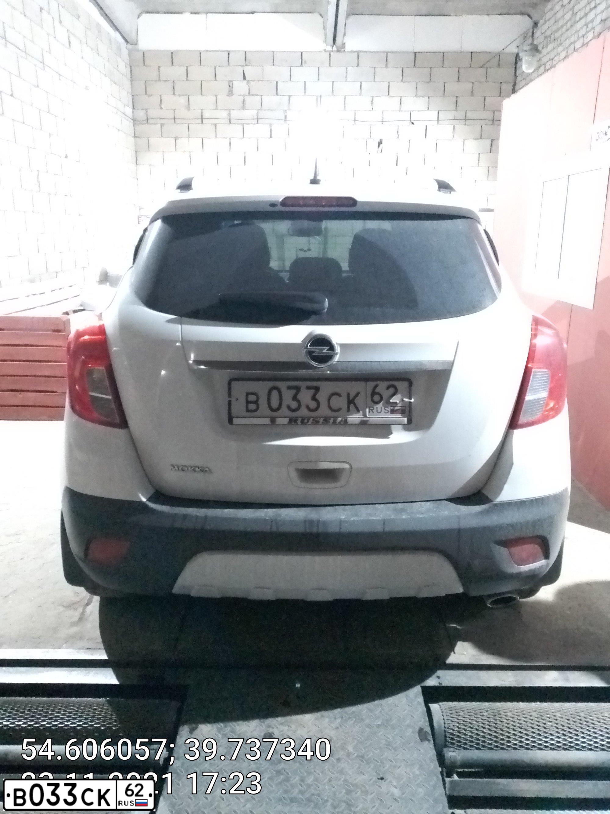 Фото автомобиля OPEL MOKKA, 2014 — госномер В033СК62. Цвет: БЕЛЫЙ
