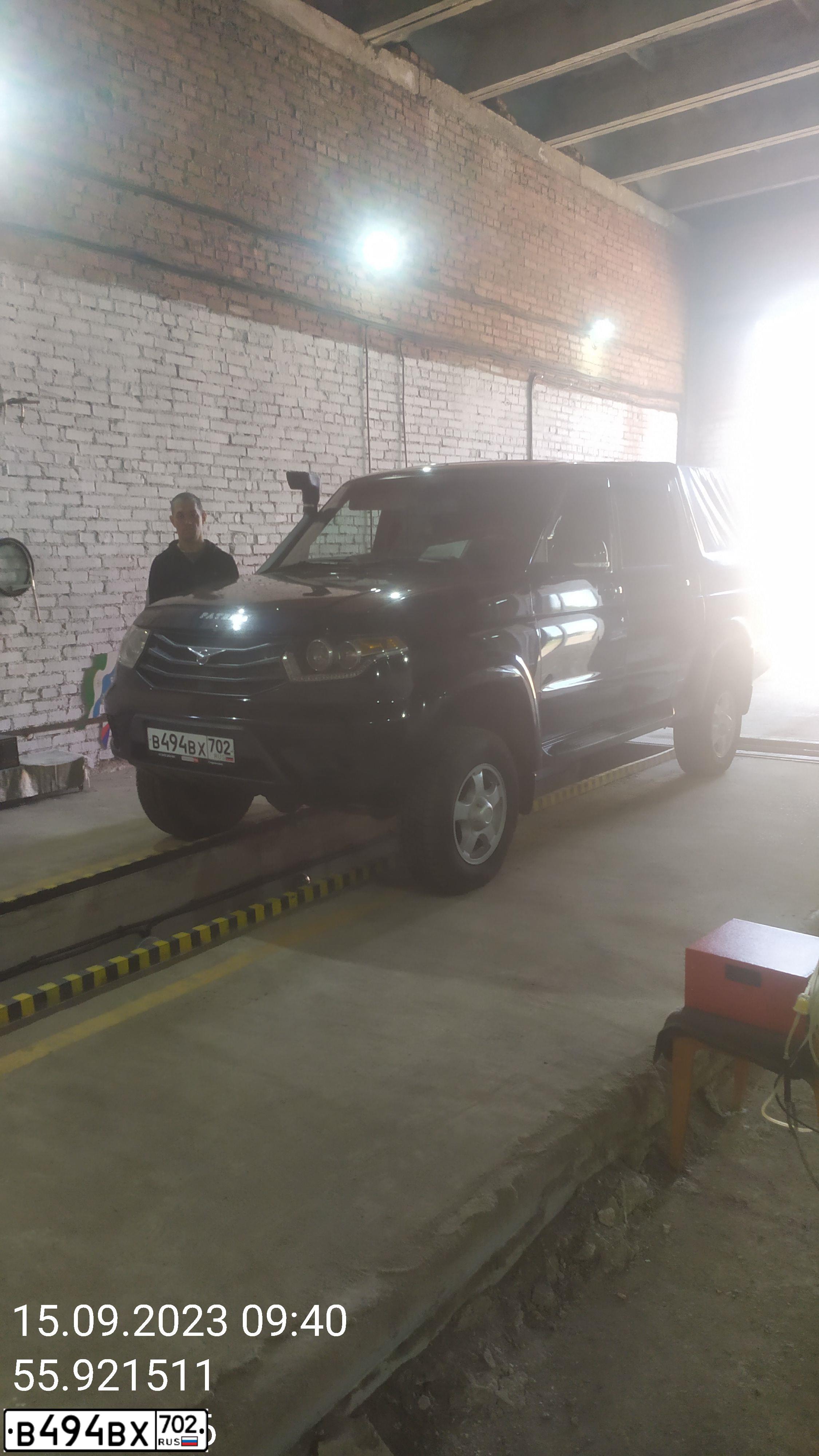Фото автомобиля UAZ 2363 PICKUP, 2016 — госномер К495МУ702. Цвет: ЧЕРНЫЙ МЕТАЛЛИК