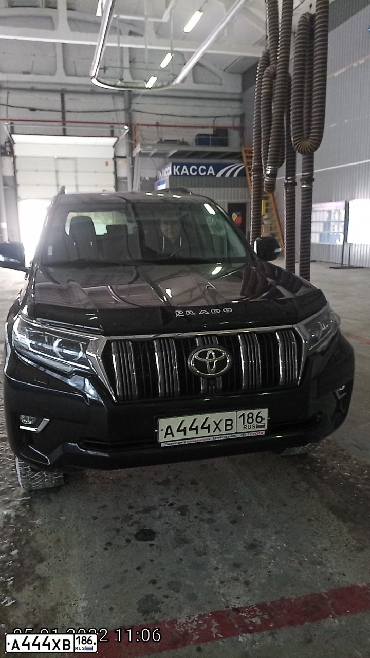 Фото автомобиля TOYOTA LANDCRUISER, 2019 — госномер А444ХВ186. Цвет: ЧЕРНЫЙ