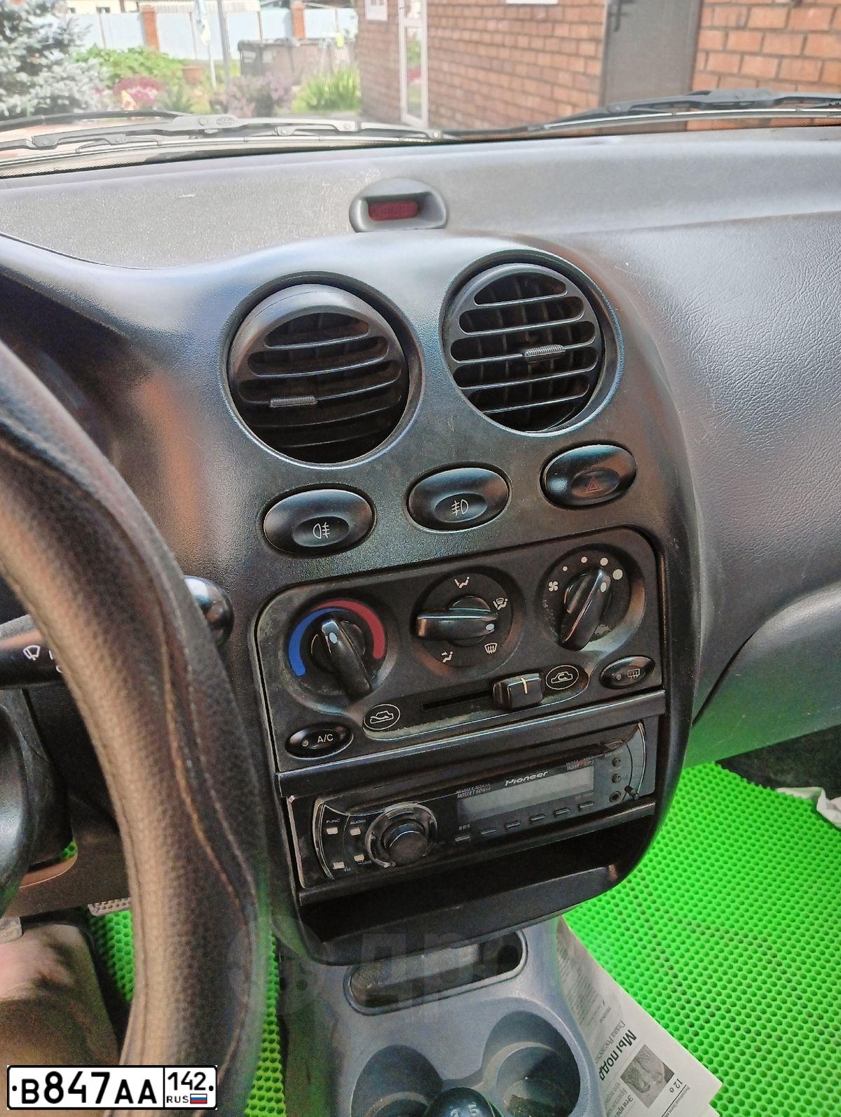 Фото автомобиля DAEWOO MATIZ, 2010 — госномер К128ЕР122. Цвет: Бледно-Черный