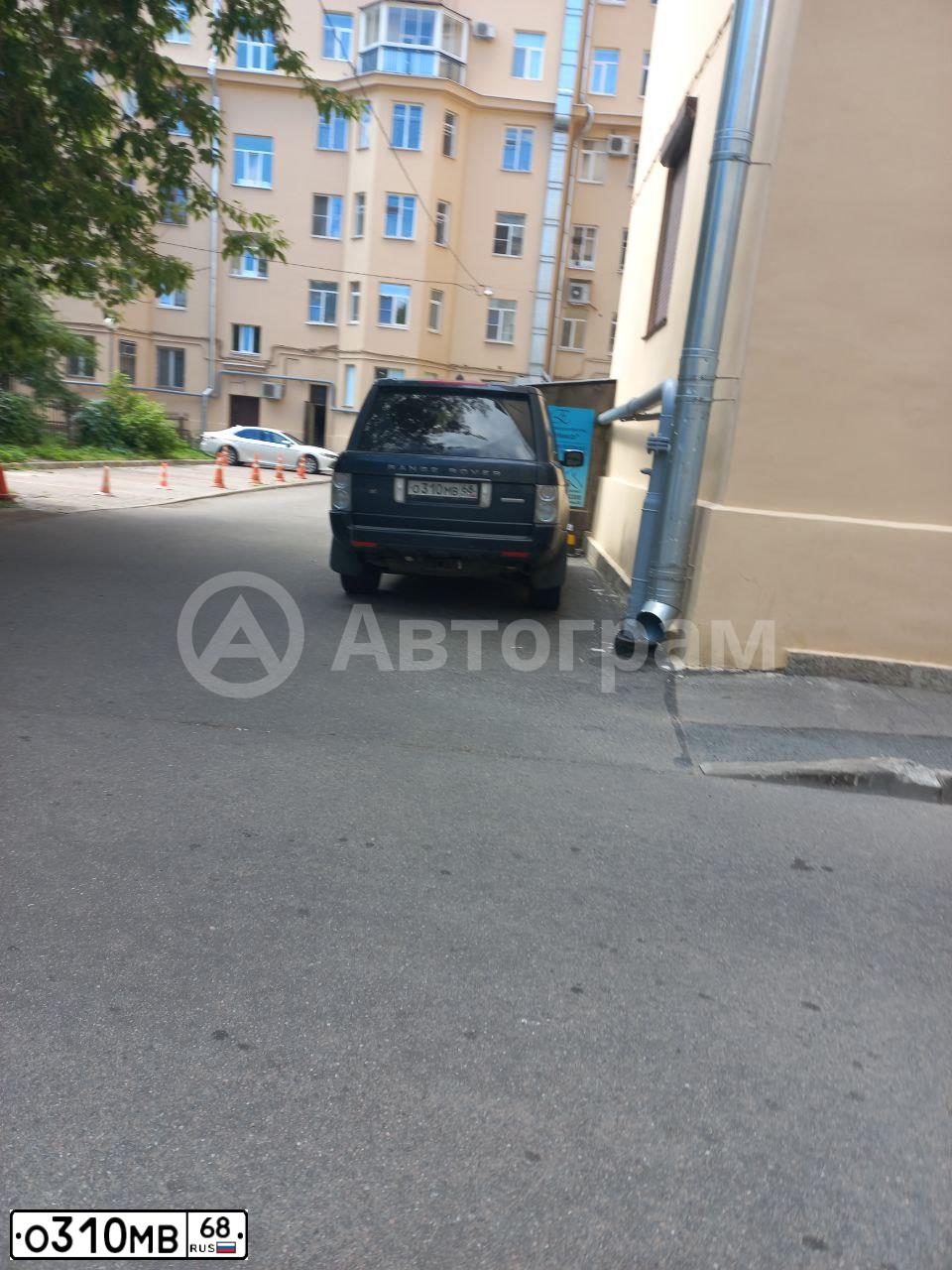 Фото автомобиля LANDROVER RANGE ROVER, 2007 — госномер С858ЕС198. Цвет: Темно-синий