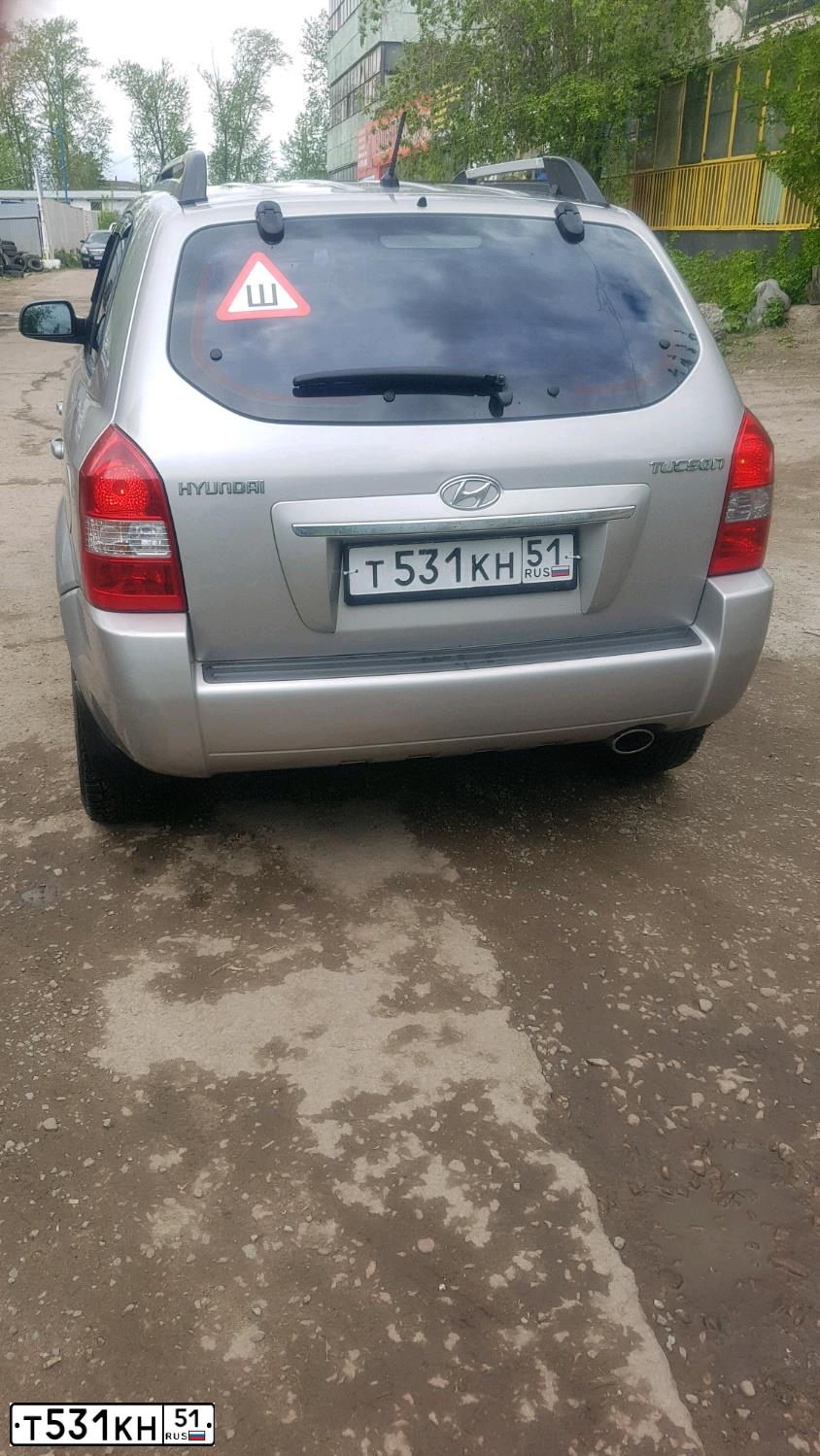 Фото автомобиля HYUNDAI TUCSON, 2008 — госномер У233ВХ55. Цвет: серебристый