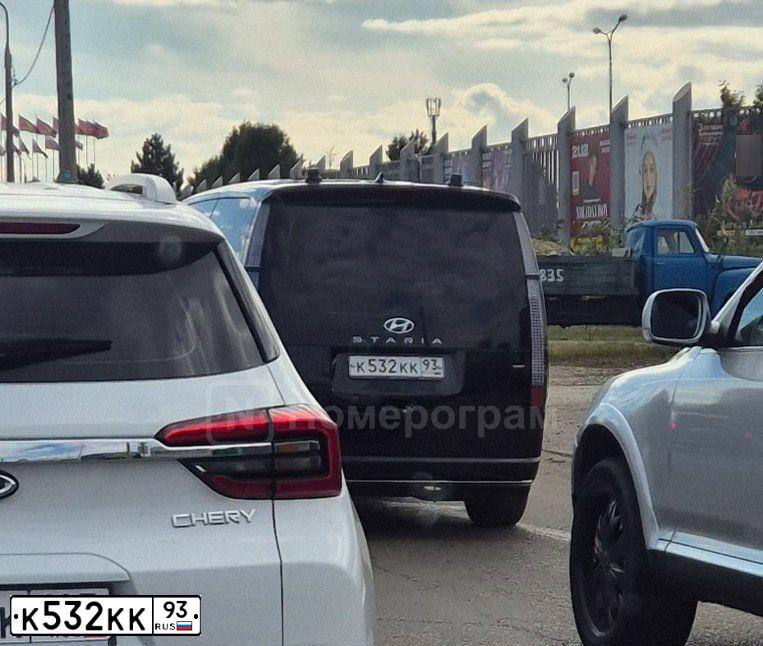 Фото автомобиля TOYOTA CAMRY, 2016 — госномер С525ОМ193. Цвет: ЧЕРНЫЙ МЕТАЛЛИК