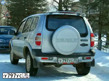 Фото автомобиля CHEVROLET NIVA, 2004 — госномер У797УС35. Цвет: СЕРЕБРИСТЫЙ