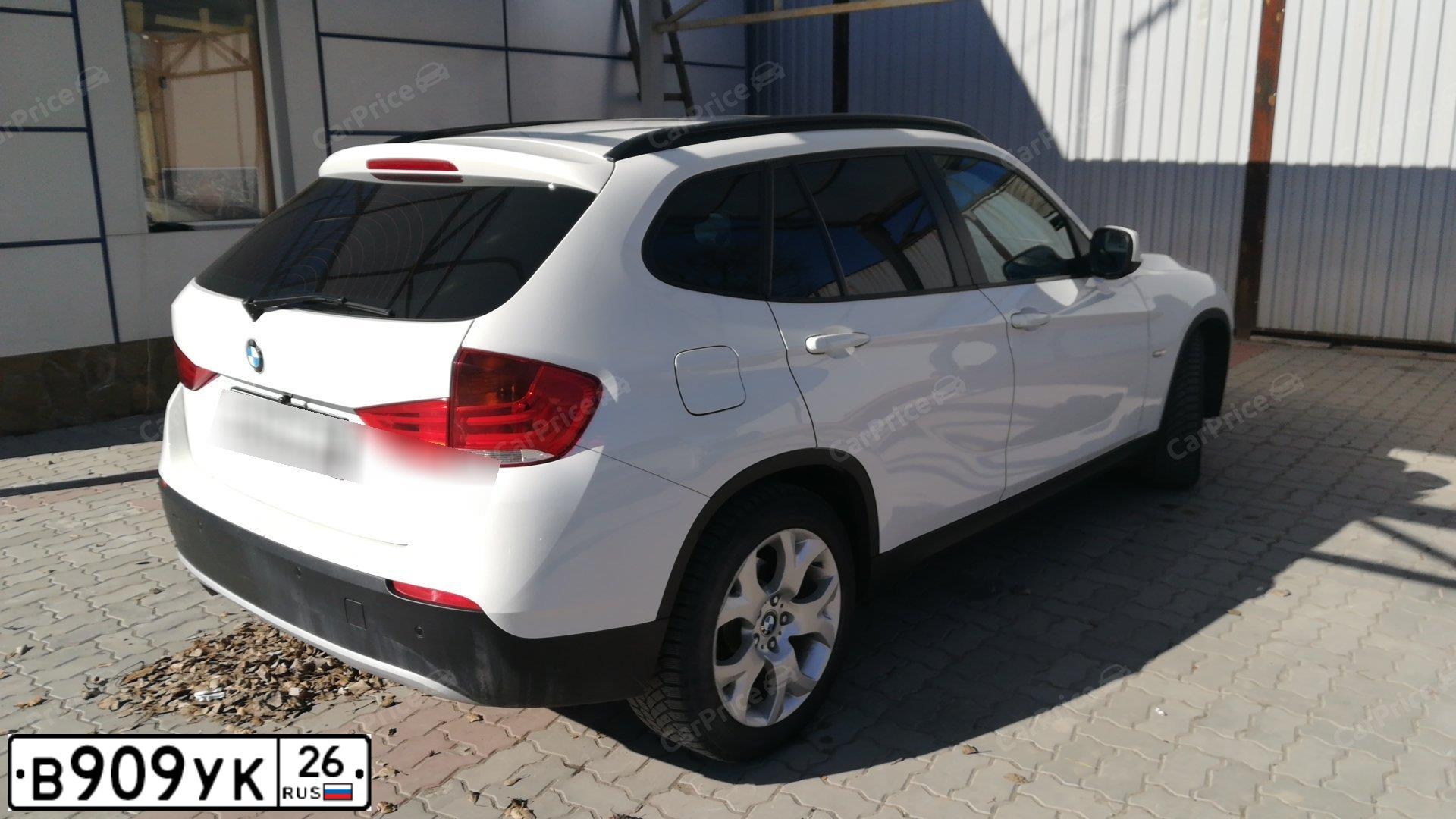 Фото автомобиля BMW X1, 2011 — госномер М720РН799. Цвет: БЕЛЫЙ
