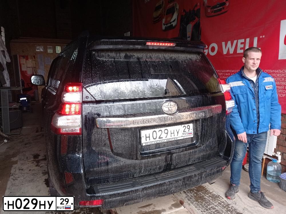 Фото автомобиля TOYOTA LANDCRUISER, 2015 — госномер М156АК35. Цвет: ЧЕРНЫЙ
