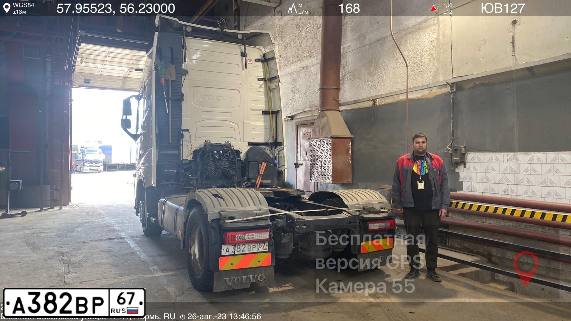 Фото автомобиля VOLVO SERIE FH /4X2/, 2017 — госномер А382ВР67. Цвет: БЕЛЫЙ