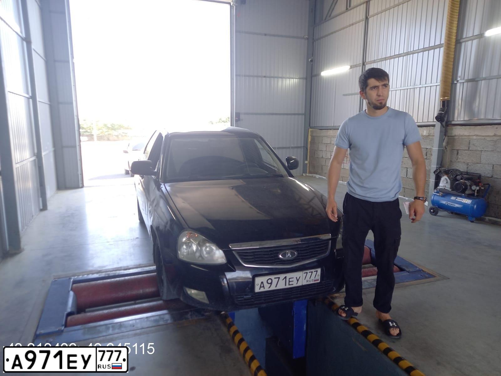 Фото автомобиля LADA 2172 PRIORA, 2010 — госномер А064ВА777. Цвет: Сине-Черный
