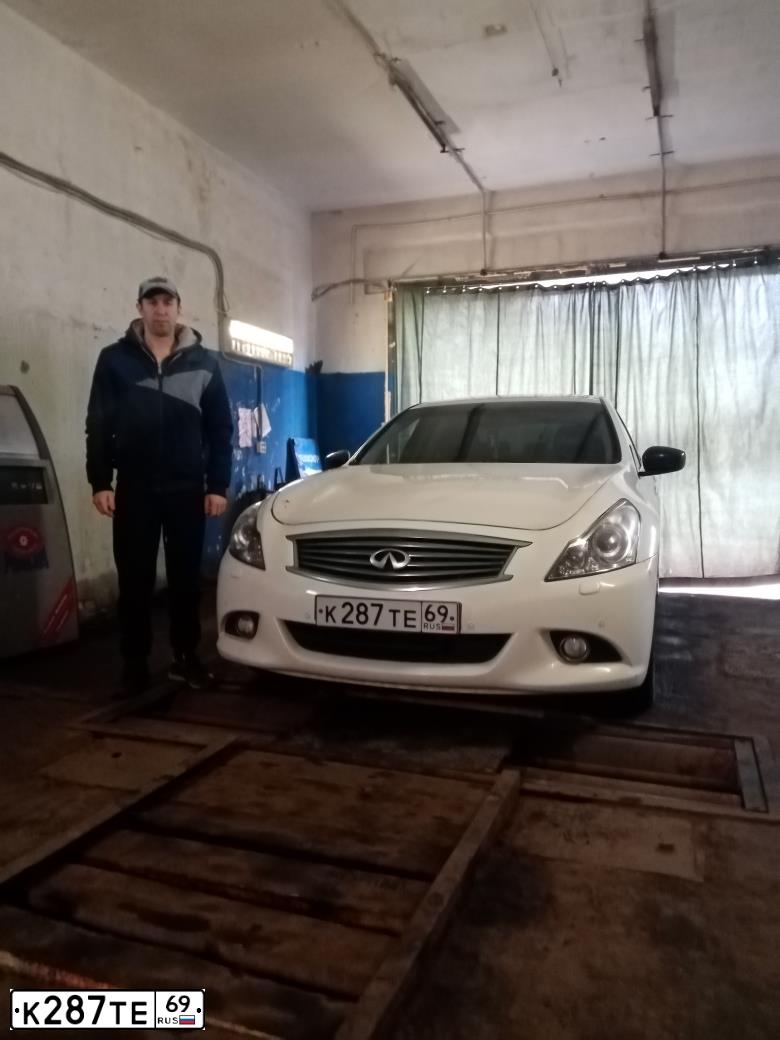 Фото автомобиля INFINITI G, 2011 — госномер О136ТР69. Цвет: Белый