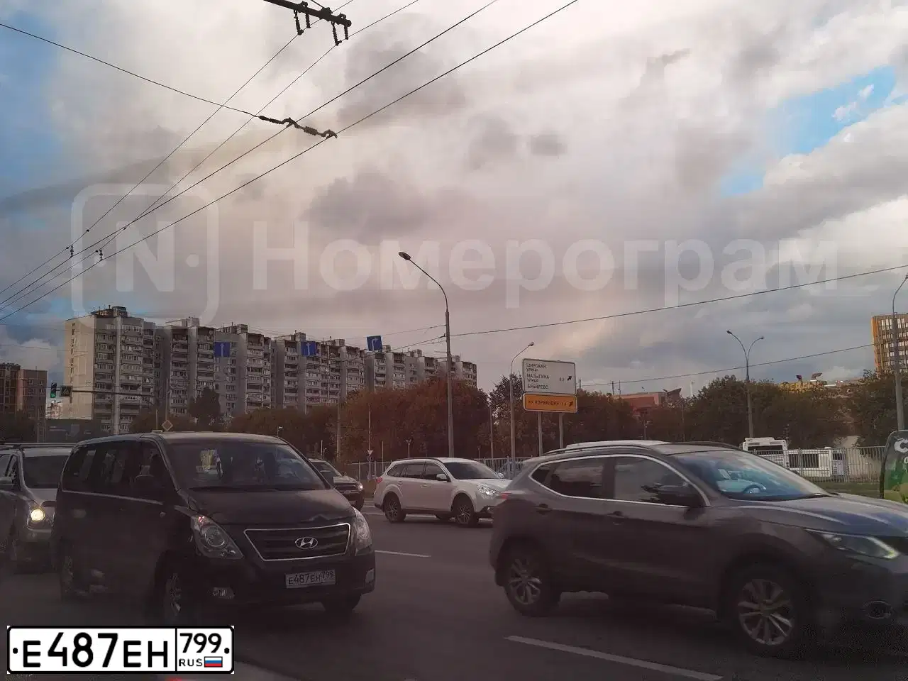 Фото автомобиля HYUNDAI H-1, 2017 — госномер Н624ЕР550. Цвет: Коричневый