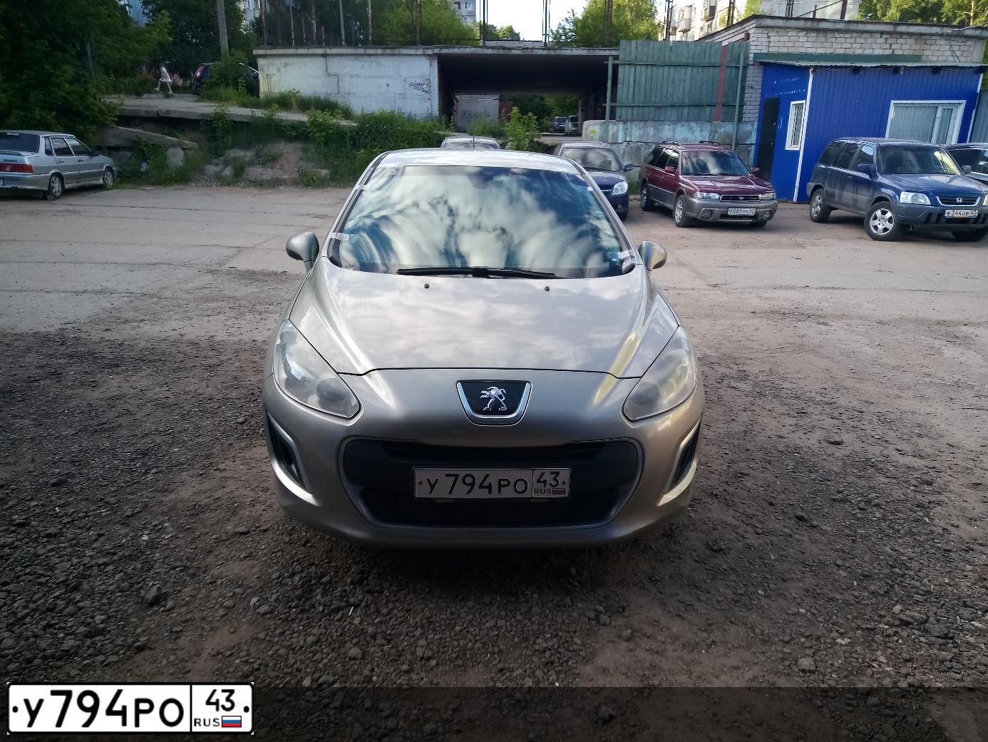 Фото автомобиля PEUGEOT 308, 2011 — госномер У886СЕ43. Цвет: СЕРО-БЕЖЕВЫЙ