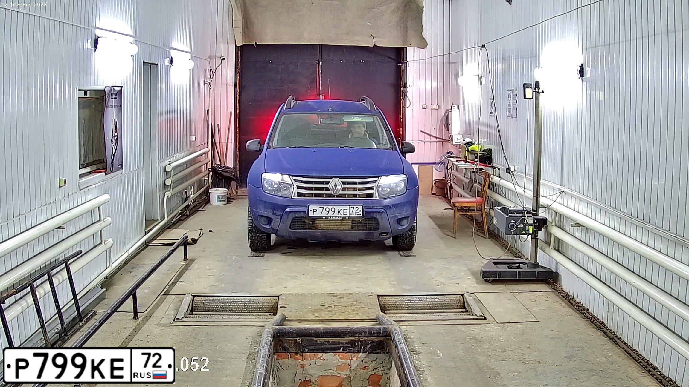 Фото автомобиля RENAULT DUSTER, 2014 — госномер Р799КЕ72. Цвет: Темно-синий
