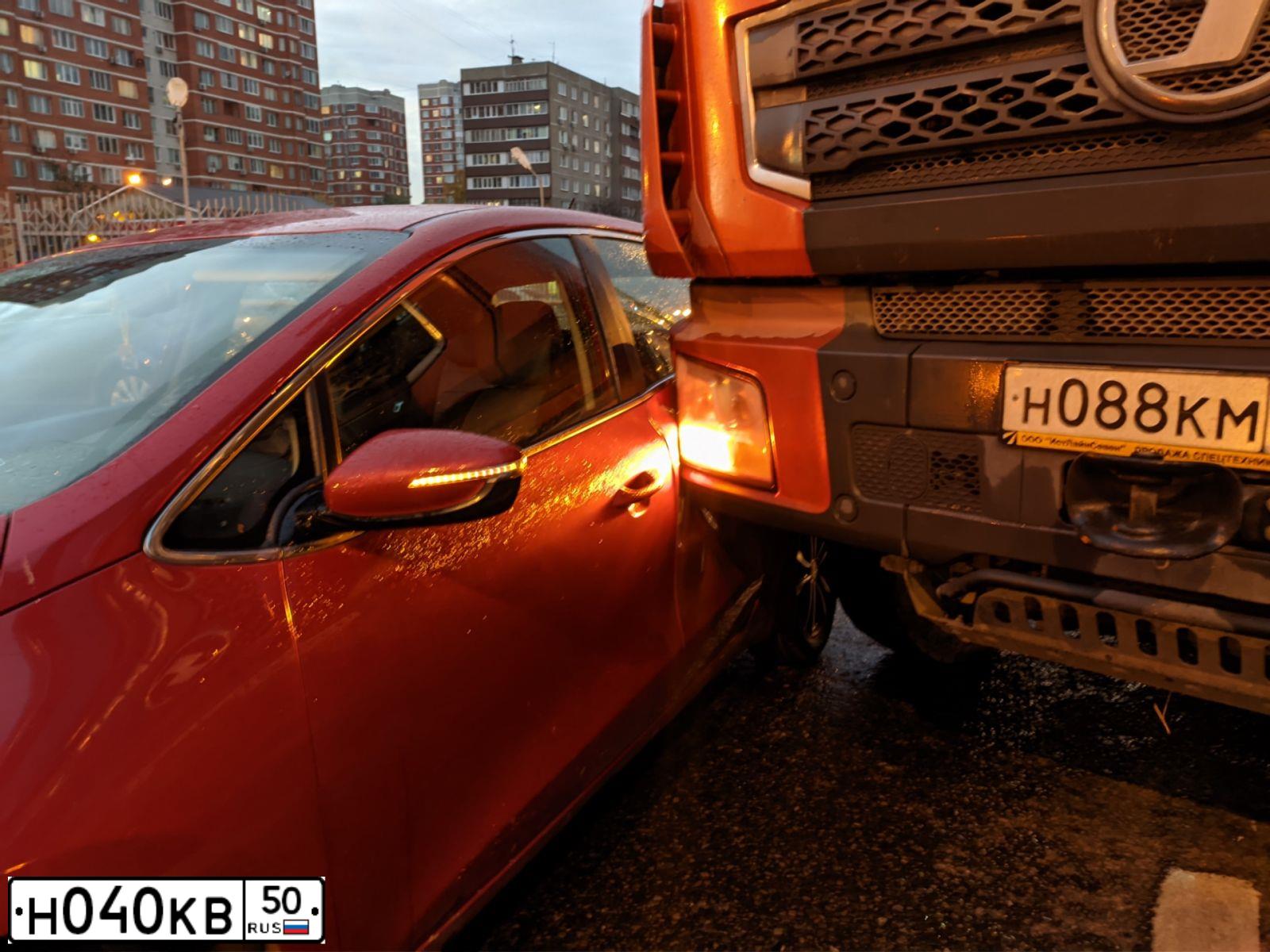 Фото автомобиля VOLKSWAGEN PASSAT, 1984 — госномер М367ЕВ50. Цвет: ЗЕЛЕНЫЙ