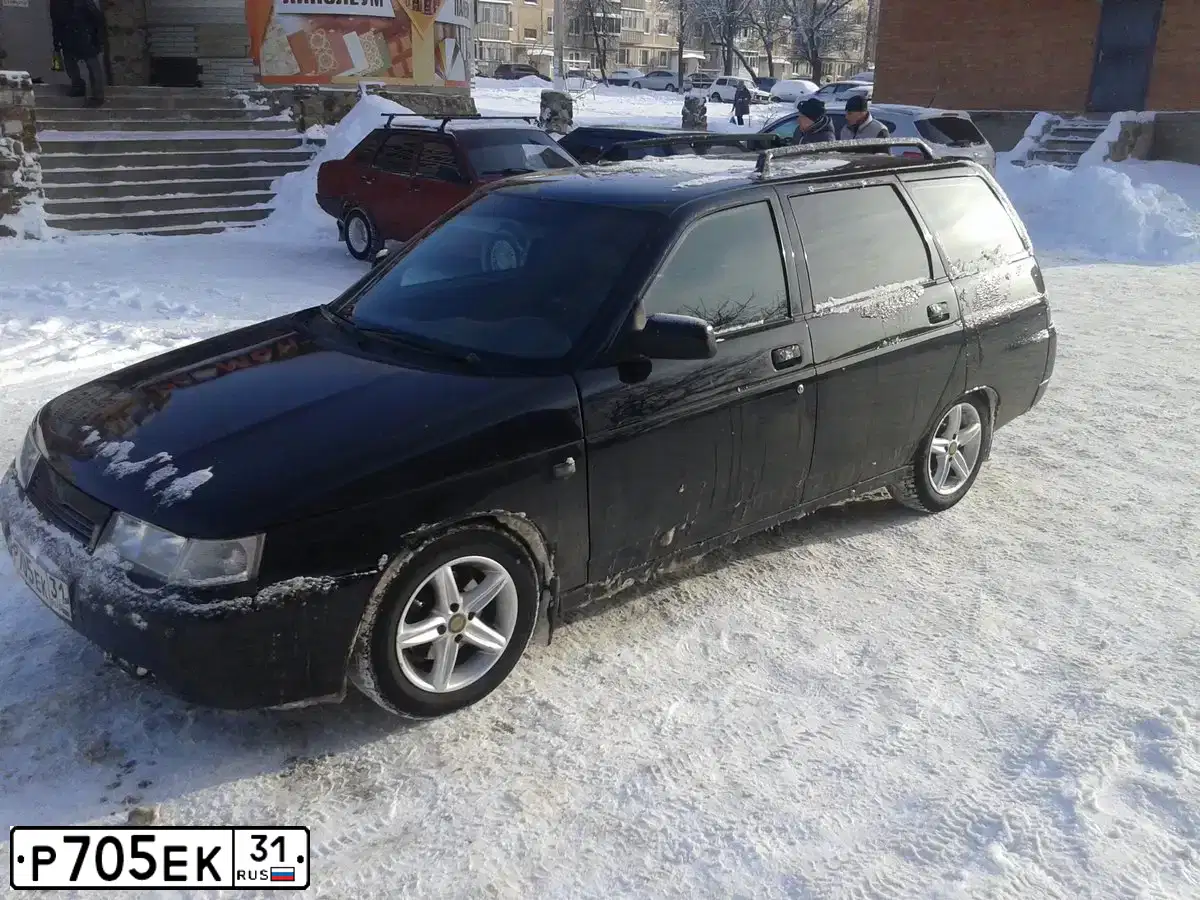 Фото автомобиля LADA 2111, 2008 — госномер Р705ЕК31. Цвет: ТЕМНО-ЗЕЛЕНЫЙ