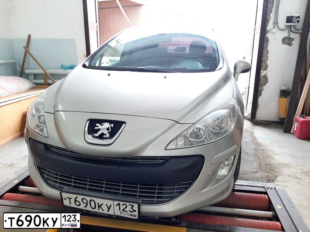 Фото автомобиля PEUGEOT 308, 2009 — госномер Т690КУ123. Цвет: СЕРЫЙ