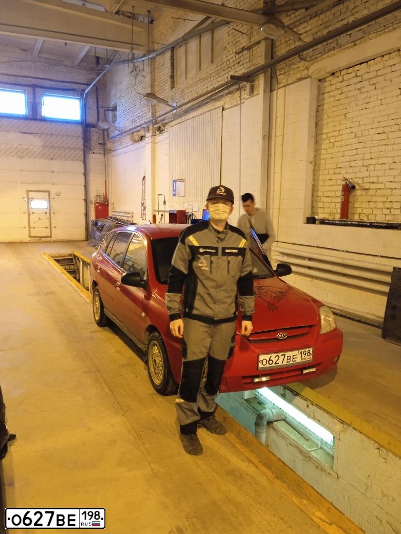 Фото автомобиля KIA RIO, 2004 — госномер О627ВЕ198. Цвет: КРАСНЫЙ