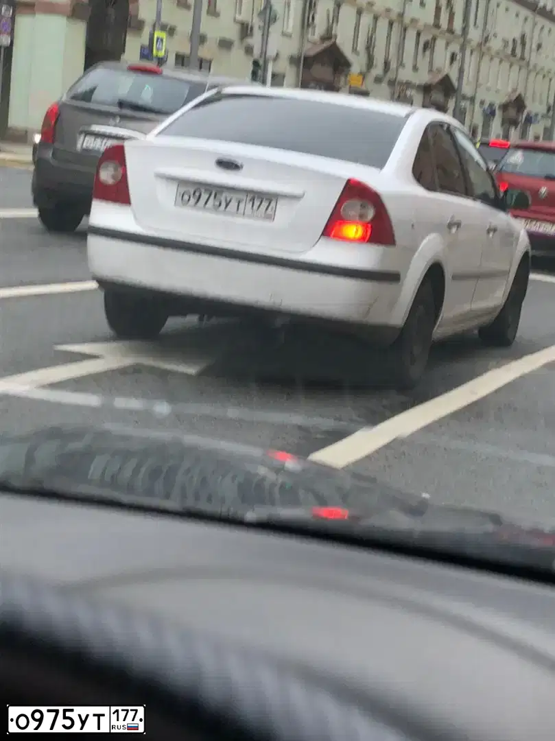 Фото автомобиля FORD FOCUS, 2007 — госномер О975УТ177. Цвет: СЕРЕБРИСТЫЙ