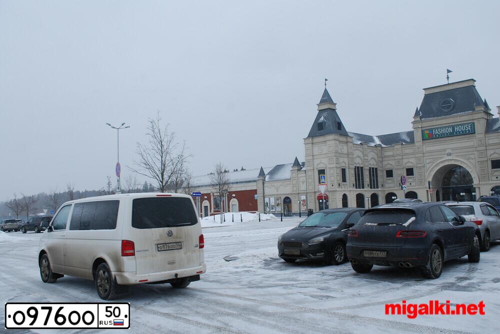 Фото автомобиля МИЦУБИСИ АУТЛЕНДЕР, 2016 — госномер К985НТ790. Цвет: ЧЕРНЫЙ