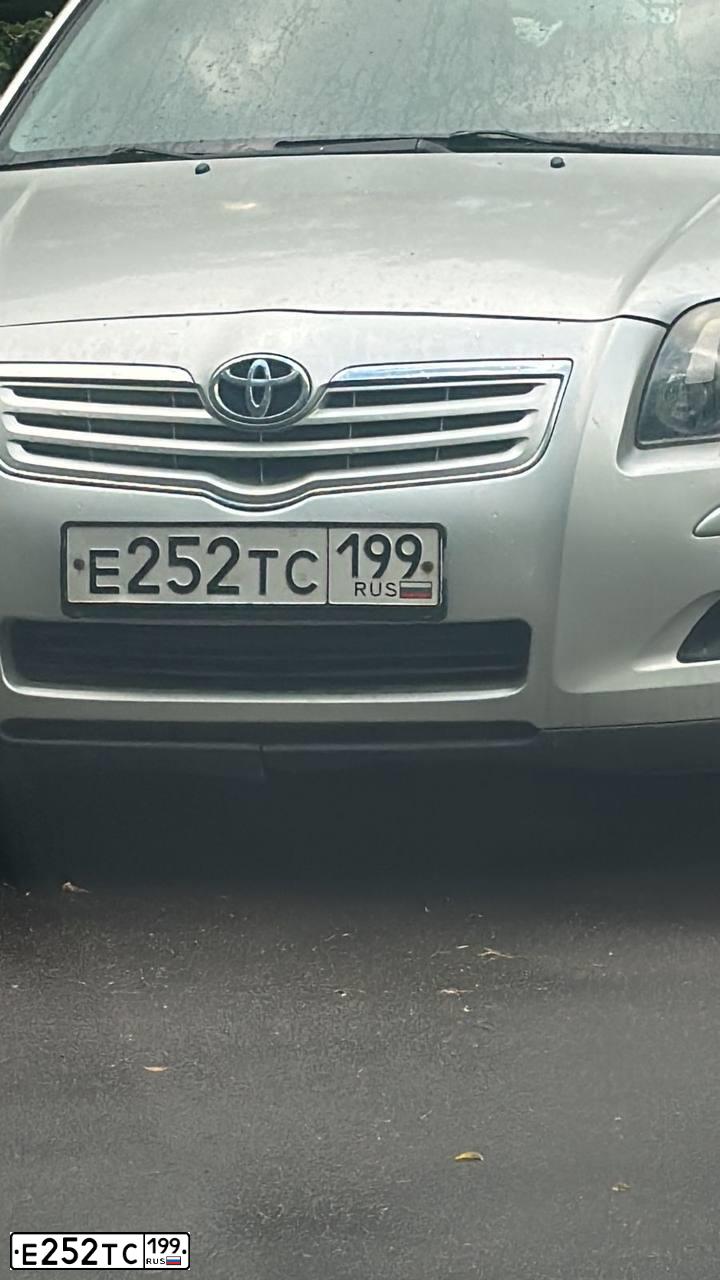 Фото автомобиля TOYOTA AVENSIS, 2006 — госномер Е252ТС199. Цвет: СЕРЕБРИСТЫЙ