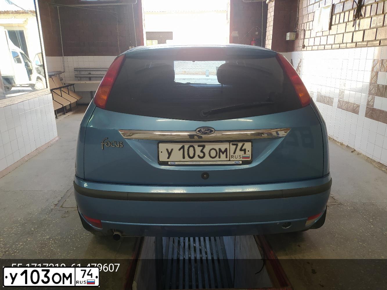 Фото автомобиля FORD FOCUS, 2002 — госномер У103ОМ74. Цвет: СВЕТЛО-ГОЛУБОЙ