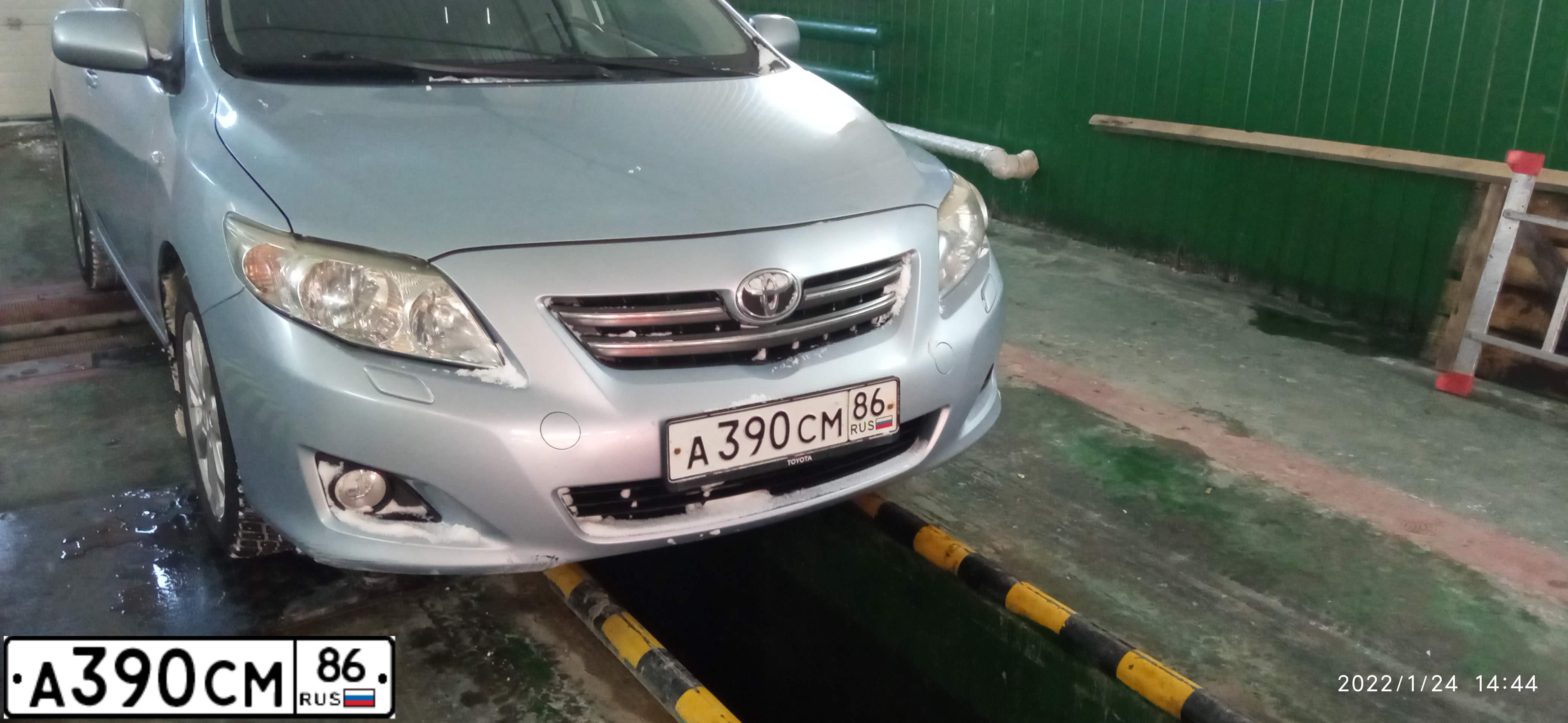 Фото автомобиля TOYOTA COROLLA, 2007 — госномер М474МЕ186. Цвет: голубой